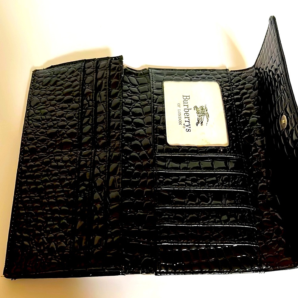 BURBERRY’S OF LONDON. Check Bifold Luxury Vintage Wallet. Patent Leather inside - Picture 10 of 11